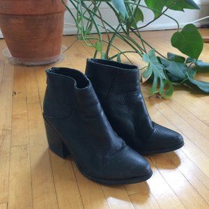 Sol Sana Leo Leather Boots | US 7, EU 37